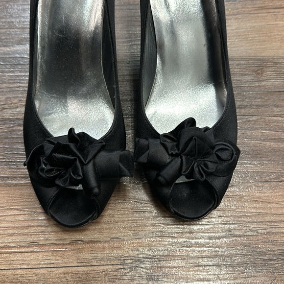 Stuart Weitzman Satin Heels - Picture 2 of 8